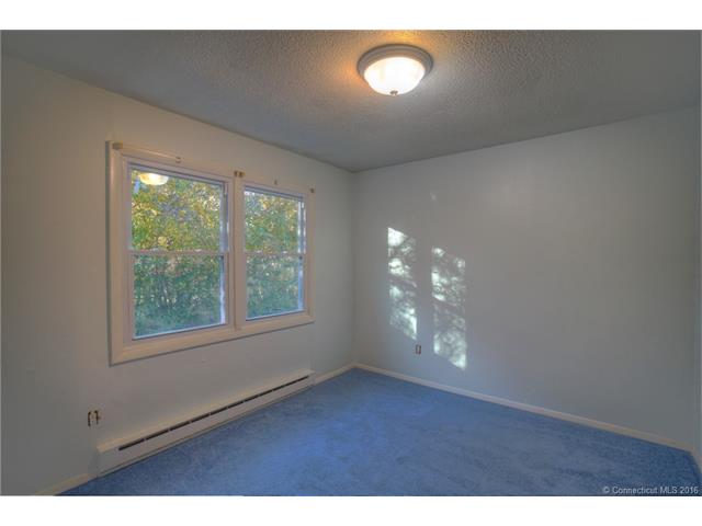 28 Flint Ct, Groton, CT 06340