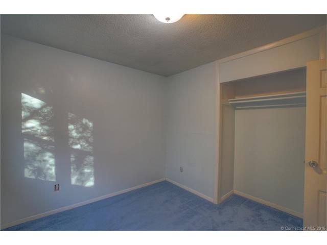 28 Flint Ct, Groton, CT 06340