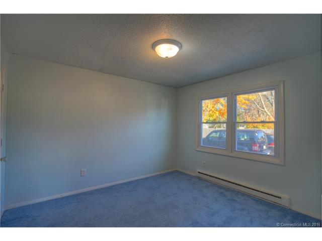 28 Flint Ct, Groton, CT 06340