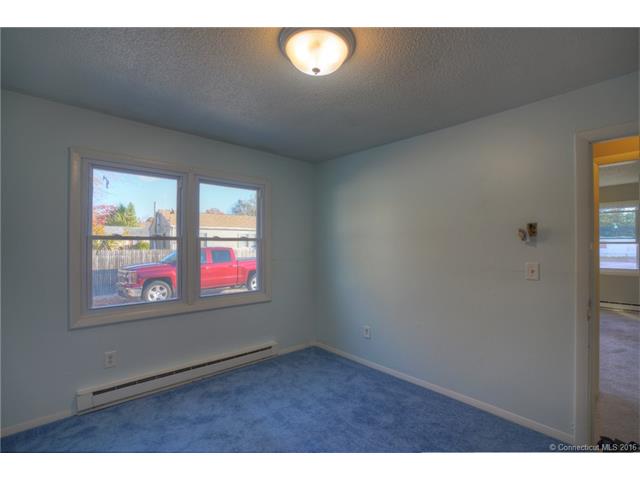 28 Flint Ct, Groton, CT 06340