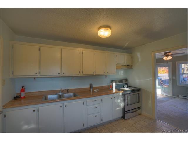 28 Flint Ct, Groton, CT 06340