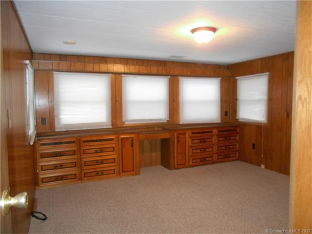 27 D St, Groton, CT 06340