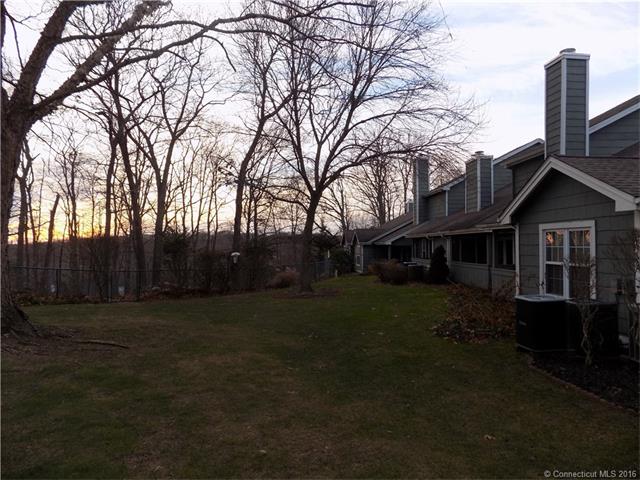 120 Spyglass Cir, Groton, CT 06340