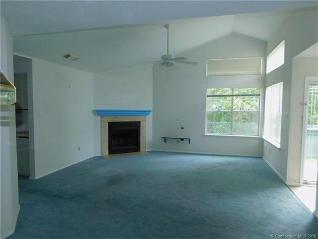 120 Spyglass Cir, Groton, CT 06340
