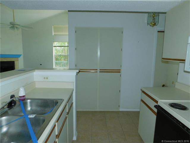 120 Spyglass Cir, Groton, CT 06340