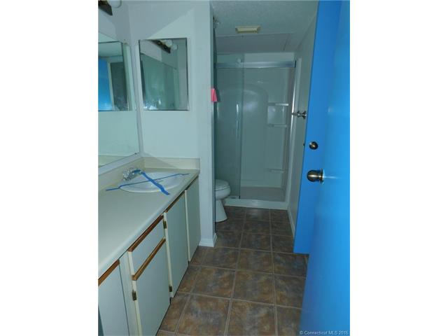 120 Spyglass Cir, Groton, CT 06340