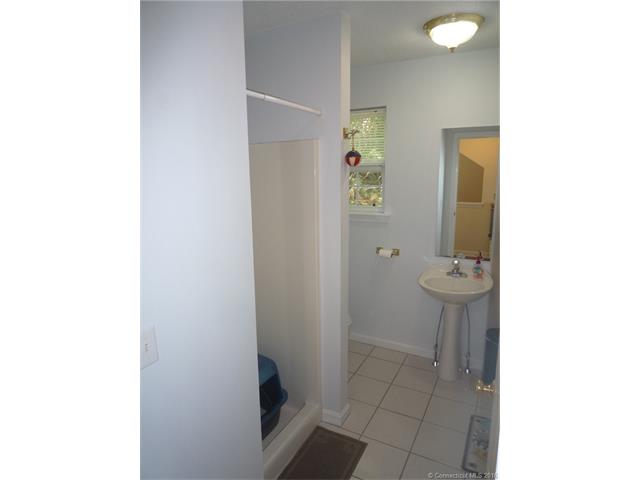 62 Thames Height Ln, Groton, CT 06340