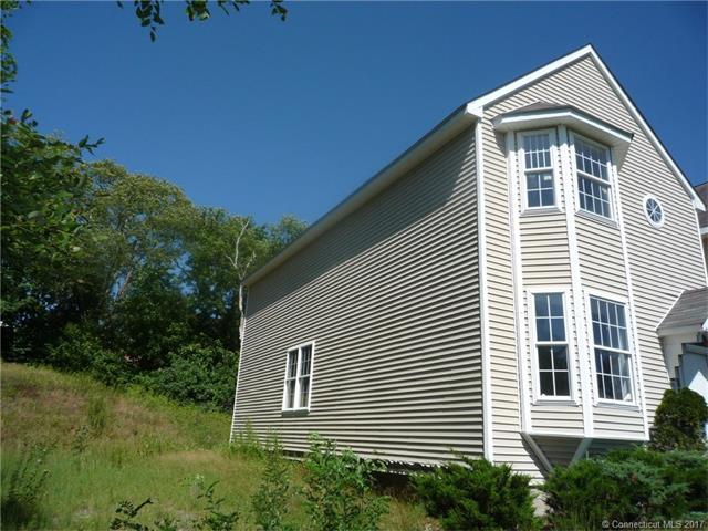 52 Mardie Ln, Groton, CT 06340