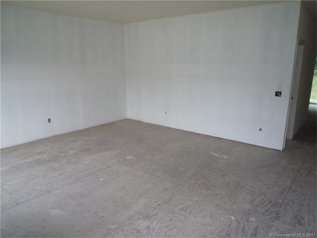 52 Mardie Ln, Groton, CT 06340