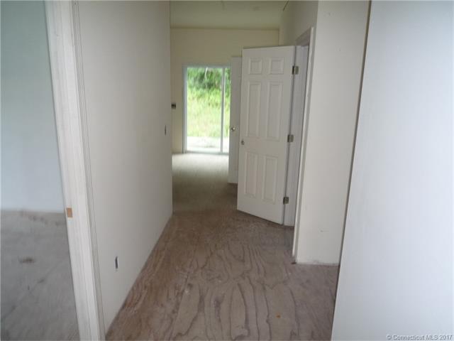 52 Mardie Ln, Groton, CT 06340