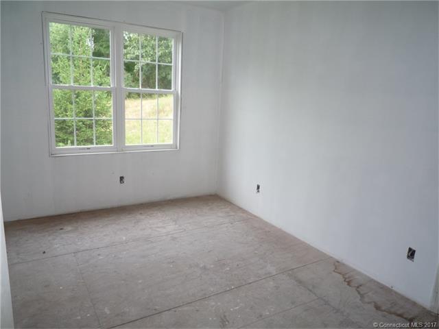 52 Mardie Ln, Groton, CT 06340