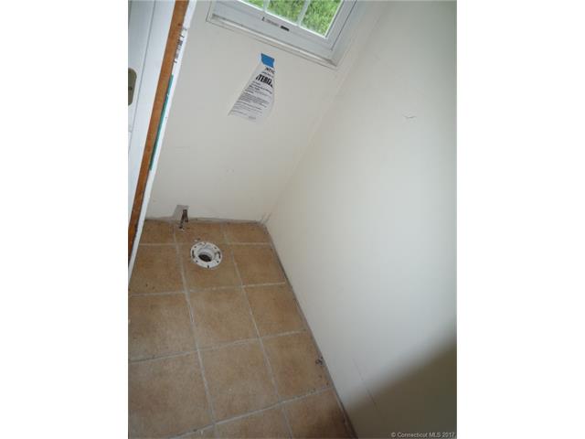 52 Mardie Ln, Groton, CT 06340