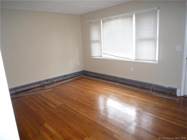16 Bonnie St, Griswold, CT 06351