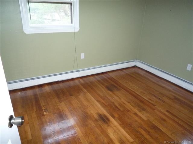 16 Bonnie St, Griswold, CT 06351