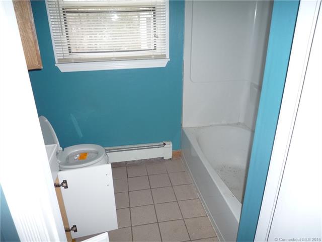 16 Bonnie St, Griswold, CT 06351