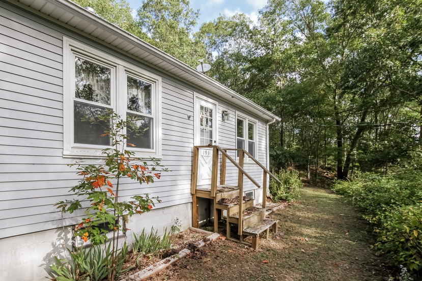 193 Starkweather Rd, Moosup, CT 06354