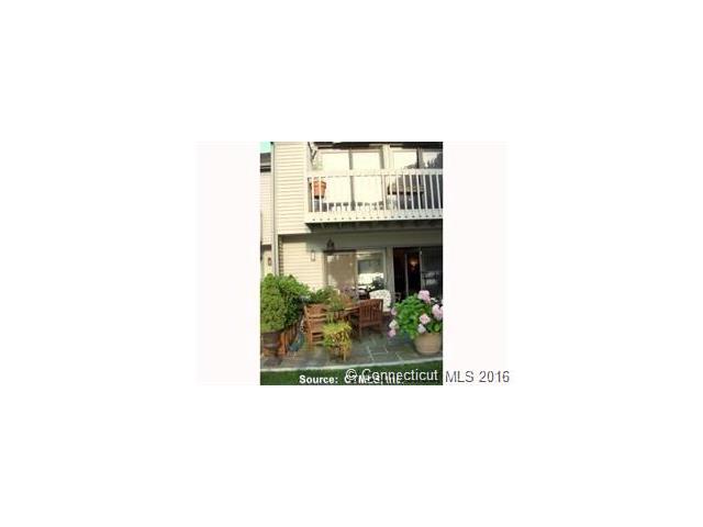 18 Whitehall Lndg, Stonington, CT 06355