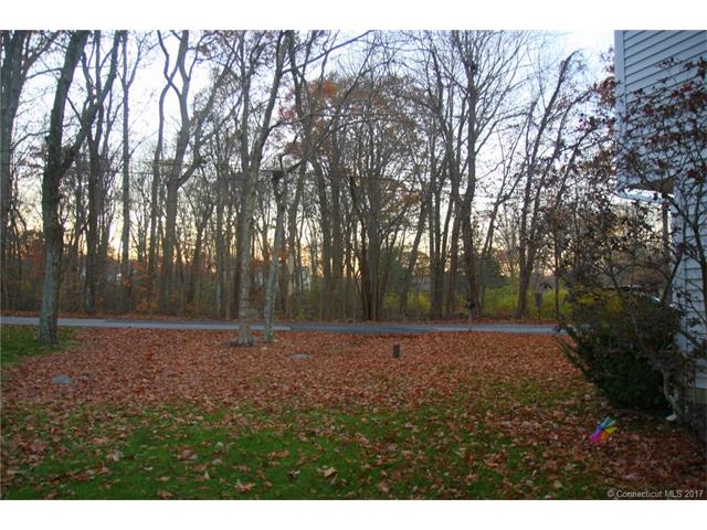158 Lambtown Rd, Groton, CT 06355