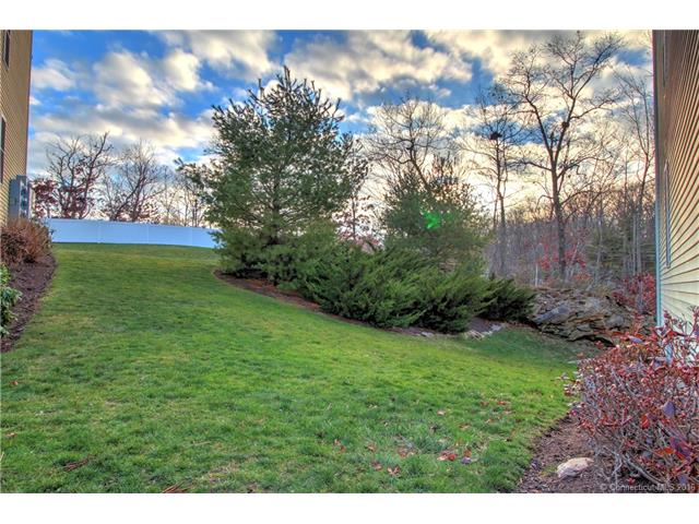 15 Freedom Way, E Lyme, CT 06357
