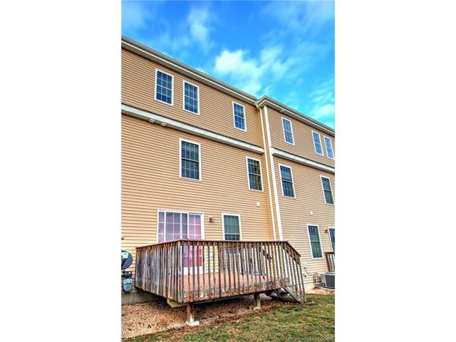 15 Freedom Way, E Lyme, CT 06357