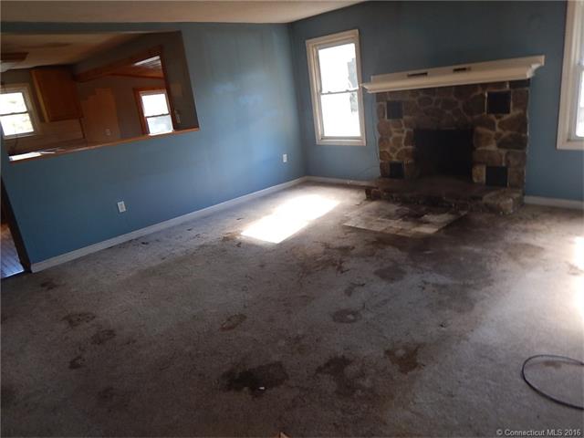 218 W Main St, E Lyme, CT 06357