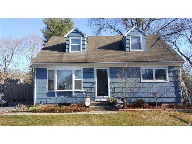 7 Cedar Dr, N Stonington, CT 06359