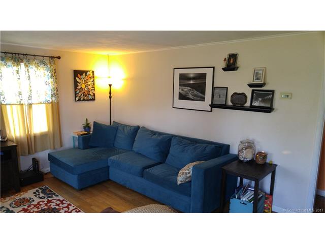 7 Cedar Dr, N Stonington, CT 06359