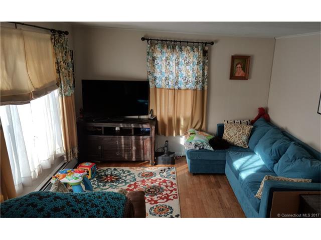 7 Cedar Dr, N Stonington, CT 06359