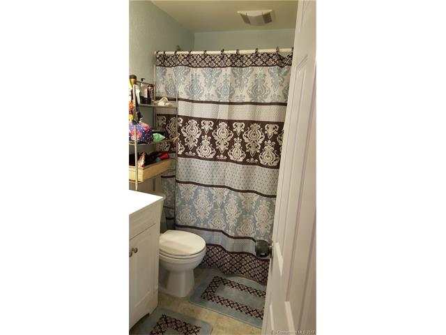 7 Cedar Dr, N Stonington, CT 06359