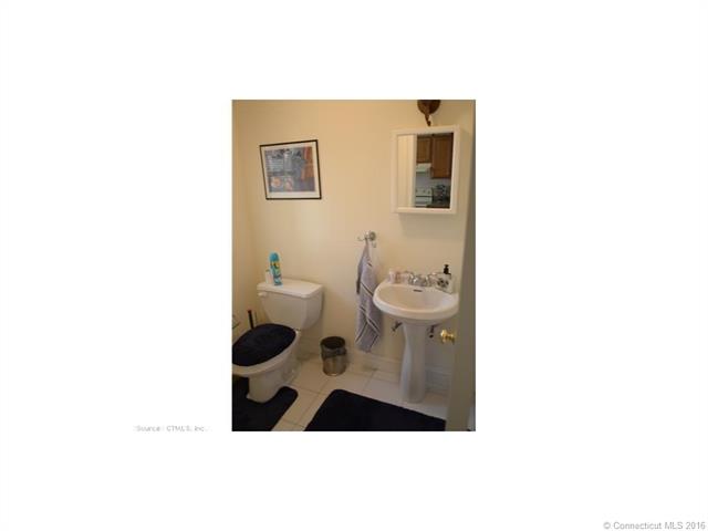 527 Thames St, Norwich, CT 06360