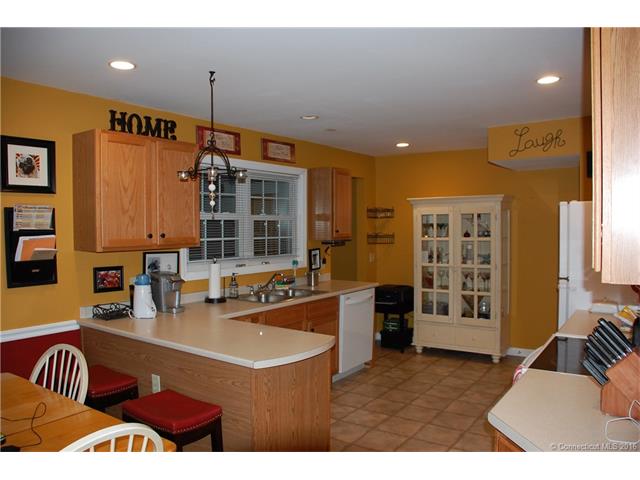 7 Sunnyside East Rd, Norwich, CT 06360
