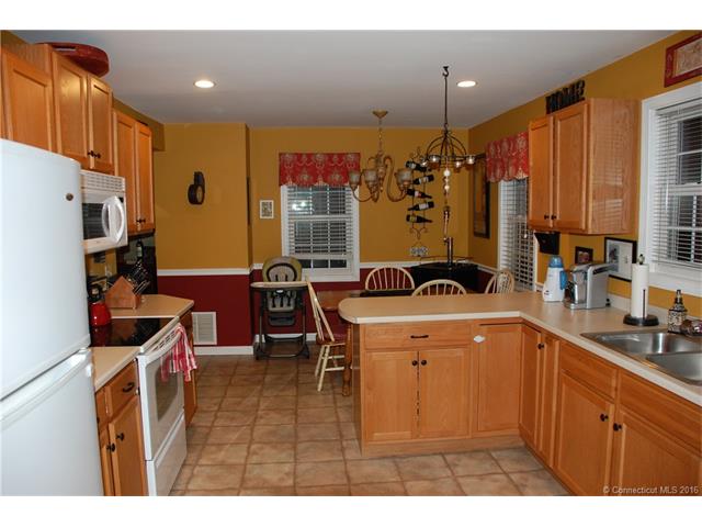 7 Sunnyside East Rd, Norwich, CT 06360