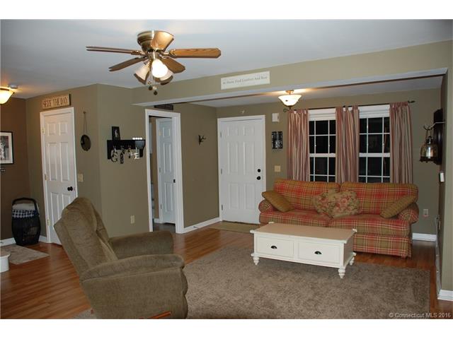 7 Sunnyside East Rd, Norwich, CT 06360