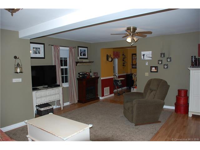 7 Sunnyside East Rd, Norwich, CT 06360