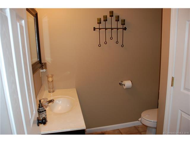 7 Sunnyside East Rd, Norwich, CT 06360