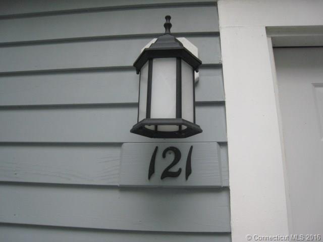 121 Old Pond Ln, Norwich, CT 06360