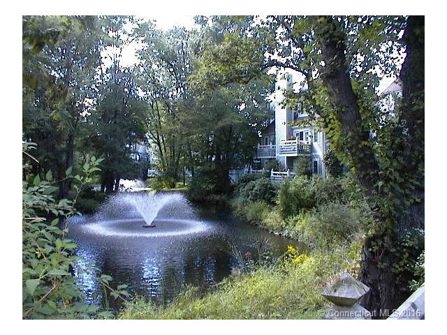 121 Old Pond Ln, Norwich, CT 06360