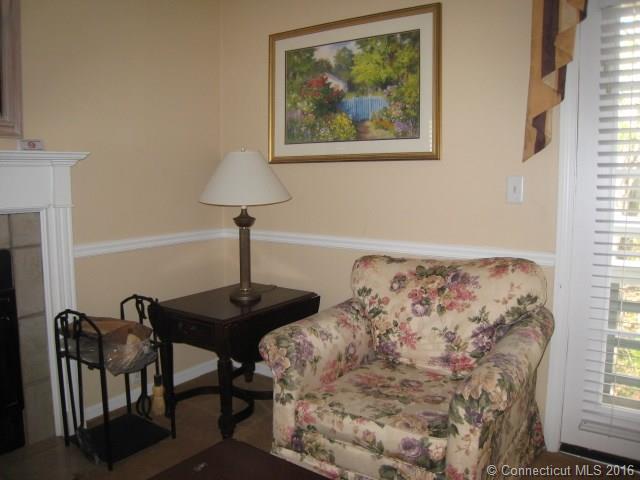 121 Old Pond Ln, Norwich, CT 06360