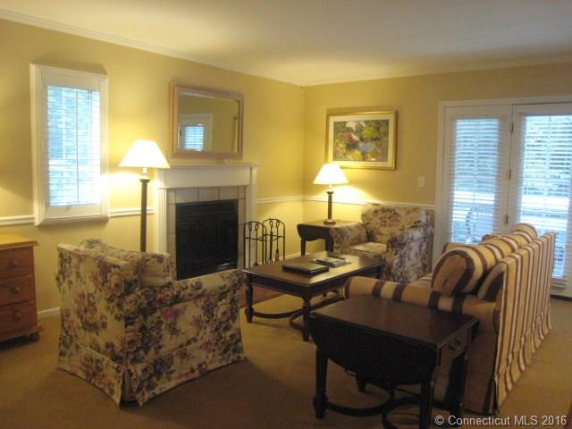 121 Old Pond Ln, Norwich, CT 06360