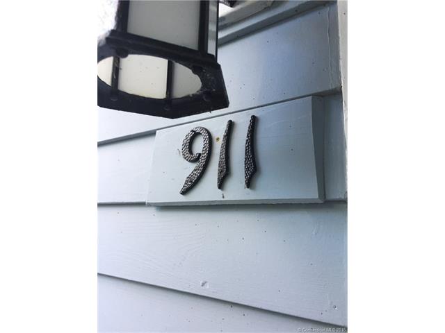 911 Old Pond Ln, Norwich, CT 06360