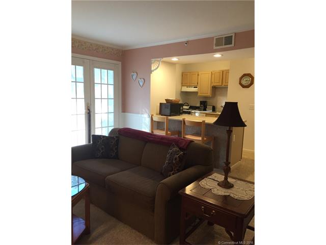 911 Old Pond Ln, Norwich, CT 06360