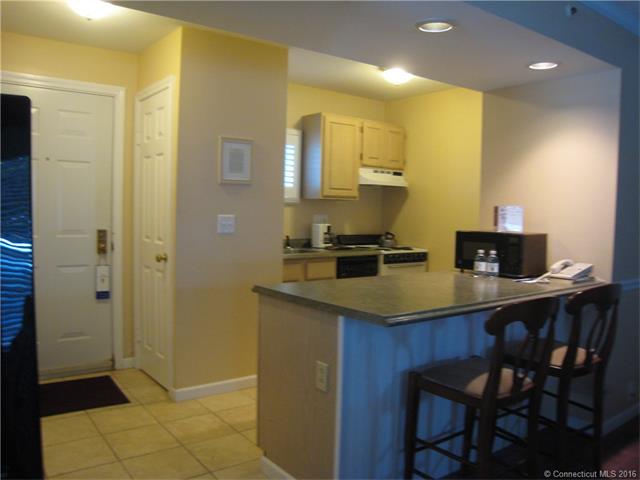 613 Old Pond Ln, Norwich, CT 06360