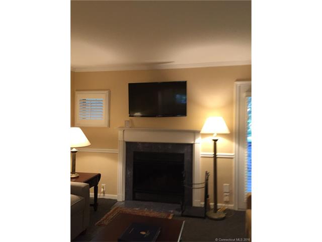 613 Old Pond Ln, Norwich, CT 06360