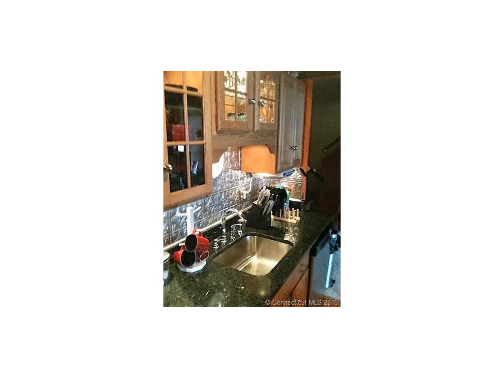 68 Thermos Ave, Norwich, CT 06360