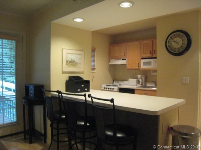 111 Old Pond Ln, Norwich, CT 06360