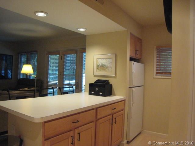 111 Old Pond Ln, Norwich, CT 06360