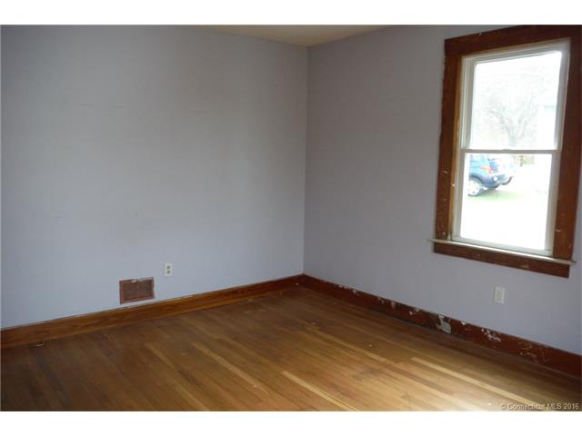39 Pine St, Norwich, CT 06360