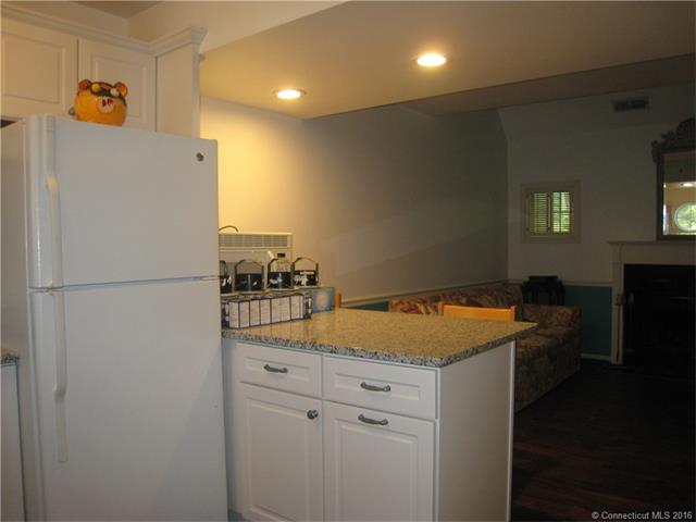 523 Old Pond Ln, Norwich, CT 06360