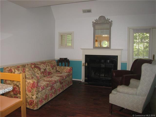 523 Old Pond Ln, Norwich, CT 06360