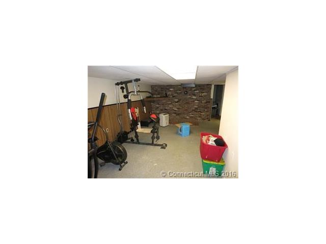 330 Mohegan Park Rd, Norwich, CT 06360